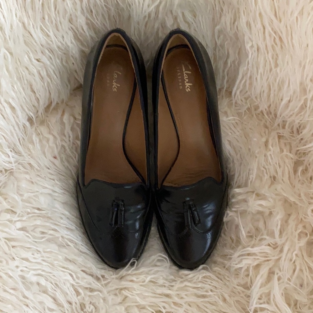 BARELY WORN! Clarks block heels with tassels